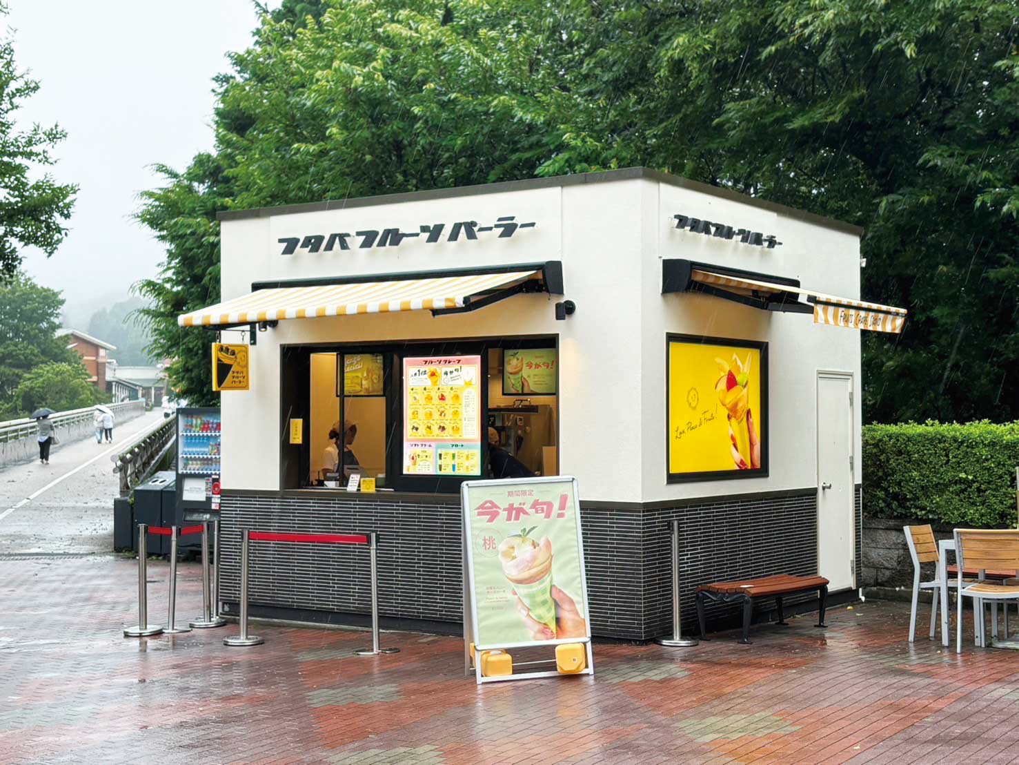 スタンドタイプテイクアウトフードコートモデル 御殿場